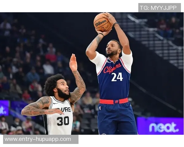 鲍威尔称维金斯性格内向但训练努力能防守多种类型球员