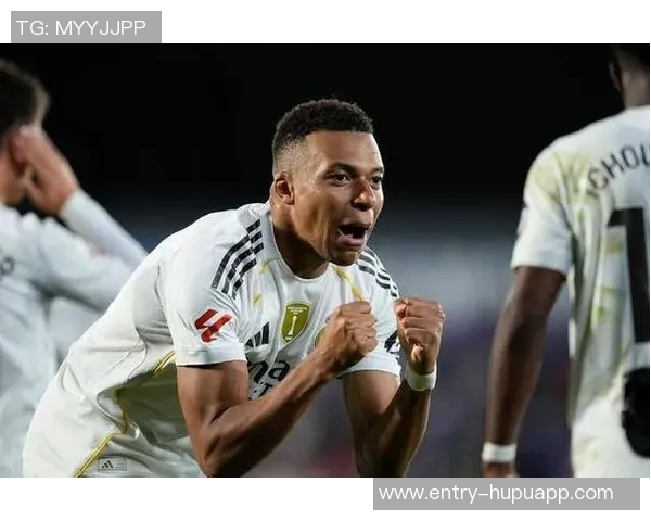 姆巴佩阿拉巴第76分钟替补登场引发全场欢呼那个男人终于来了