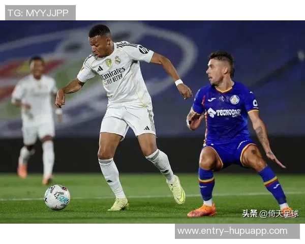 姆巴佩阿拉巴第76分钟替补登场引发全场欢呼那个男人终于来了